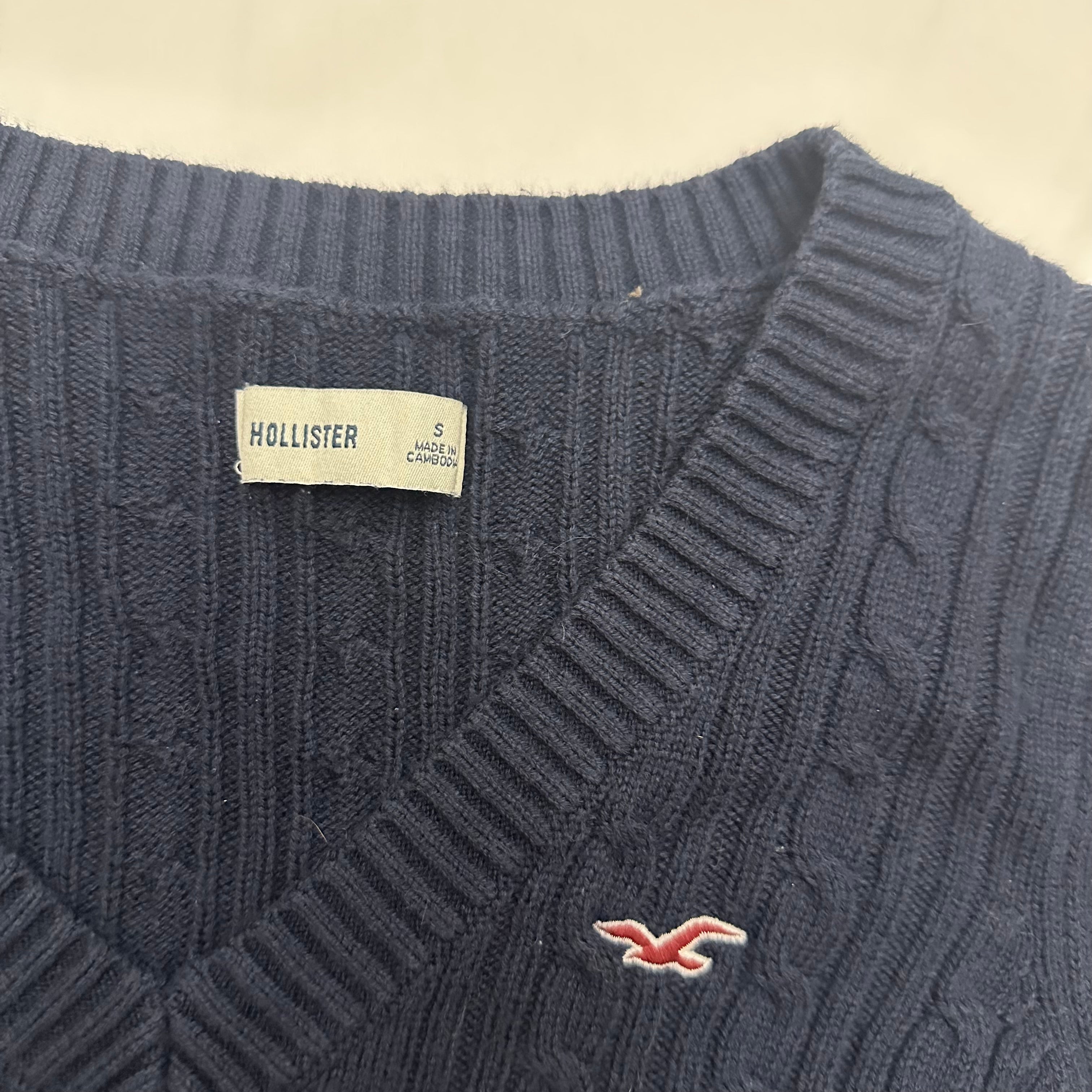 hollister v-neck long sleeve shirt